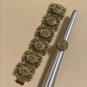 VINTAGE DETAILED OLD FASHIONED ELEGANT GOLD & GREEN STONED BRACELET & RING SET